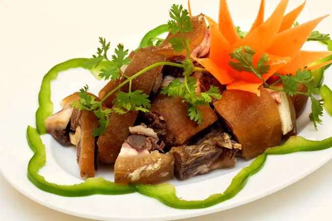 Bí Quyết Luộc Đuôi Bò Ngon, Giòn Dai, Không Mùi Hôi Bí Quyết Luộc Đuôi Bò Ngon, Giòn Dai, Không Mùi Hôi