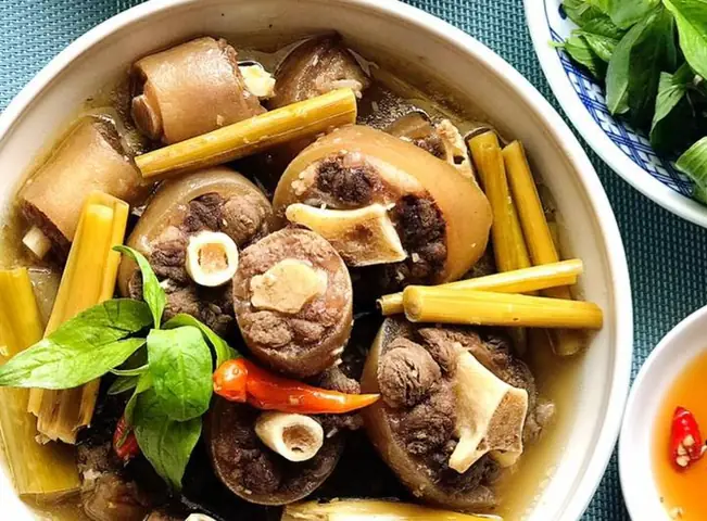 Bí Quyết Luộc Đuôi Bò Ngon, Giòn Dai, Không Mùi Hôi Bí Quyết Luộc Đuôi Bò Ngon, Giòn Dai, Không Mùi Hôi