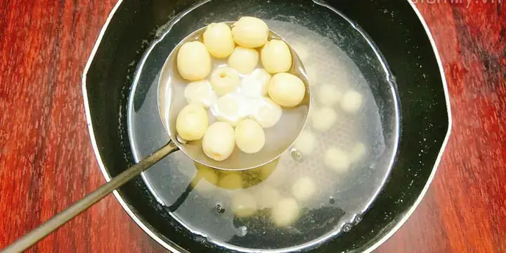 Cách Nấu Hạt Sen Khô Nhanh Mềm: Bí Quyết Không Sượng Từ A Đến Z Cách Nấu Hạt Sen Khô Nhanh Mềm: Bí Quyết Không Sượng Từ A Đến Z
