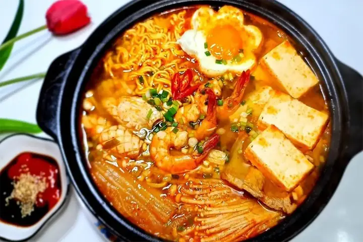 Cách Nấu Mì Cay Kim Chi Chuẩn Vị Hàn Quốc Tại Nhà Ngon Khó Cưỡng Cách Nấu Mì Cay Kim Chi Chuẩn Vị Hàn Quốc Tại Nhà Ngon Khó Cưỡng