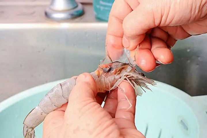 Bí Quyết Rang Tôm Giòn Rụm, Sạch Mùi Tanh Từ A-z Bí Quyết Rang Tôm Giòn Rụm, Sạch Mùi Tanh Từ A-z