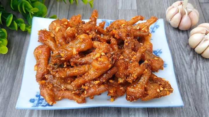 Chân Gà Chiên Bơ Tỏi Giòn Rụm: Công Thức Tại Nhà Chuẩn Vị