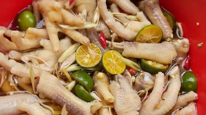 Chân Gà Ngâm Sả Tắc Để Ngoài Được Bao Lâu? Bí Quyết Bảo Quản Chuẩn An Toàn