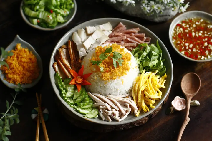 Cơm Âm Phủ Ở Huế: Khám Phá Hương Vị Đặc Sản Cố Đô Trăm Năm Tuổi