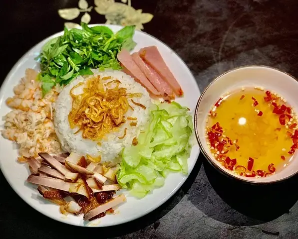 Cơm Âm Phủ Ở Huế: Khám Phá Hương Vị Đặc Sản Cố Đô Trăm Năm Tuổi