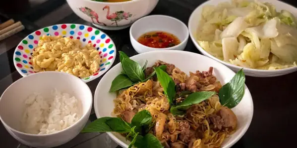 Cách Làm Cơm Chiên Gà Xối Mỡ Thơm Ngon Tại Nhà