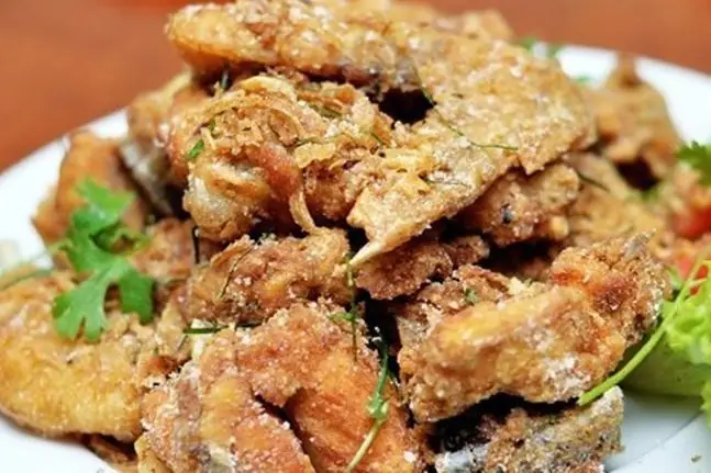 Cách Làm Gà Rang Muối Nguyên Con Đúng Chuẩn: Giòn Da, Thịt Mềm Cách Làm Gà Rang Muối Nguyên Con Đúng Chuẩn: Giòn Da, Thịt Mềm