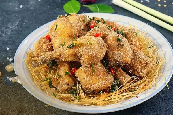 Cách Làm Gà Rang Muối Nguyên Con Đúng Chuẩn: Giòn Da, Thịt Mềm Cách Làm Gà Rang Muối Nguyên Con Đúng Chuẩn: Giòn Da, Thịt Mềm