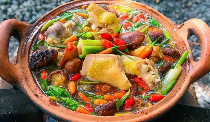 Hướng Dẫn Nấu Gà Tiềm Ớt Hiểm Chuẩn Vị, Dai Ngon Từ A-z