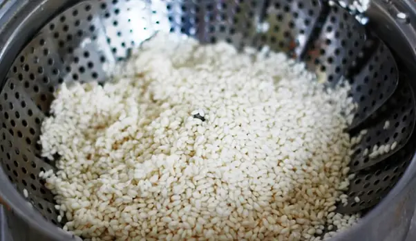 Bí Quyết Hấp Xôi Bao Lâu Thì Chín Để Hạt Nếp Dẻo Thơm Chuẩn Vị