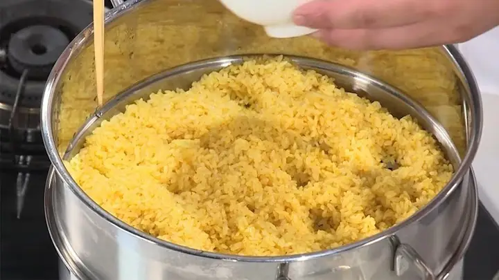 Bí Quyết Hấp Xôi Bao Lâu Thì Chín Để Hạt Nếp Dẻo Thơm Chuẩn Vị