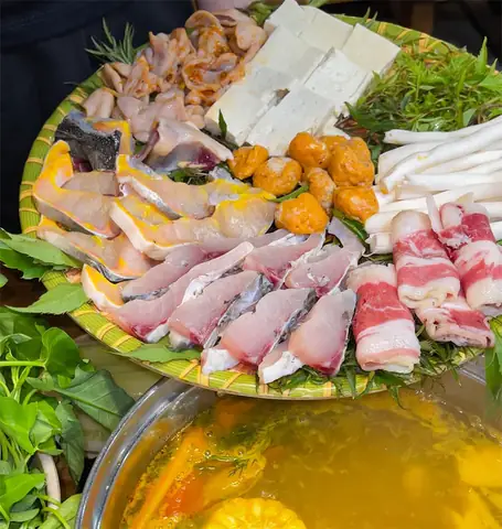 Hướng Dẫn Nấu Lẩu Cá Chép Giòn Chuẩn Vị: 4 Cách Làm Từ Truyền Thống Đến Hiện Đại Hướng Dẫn Nấu Lẩu Cá Chép Giòn Chuẩn Vị: 4 Cách Làm Từ Truyền Thống Đến Hiện Đại