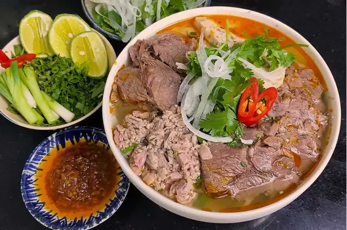Bún Bò Huế: Bí Quyết Nấu Ng Chuẩn Vị Từ Nước Dùng Đến Topping Bún Bò Huế: Bí Quyết Nấu Ng Chuẩn Vị Từ Nước Dùng Đến Topping