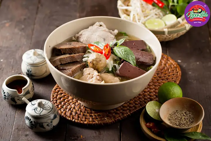 Bún Bò Huế: Bí Quyết Nấu Ng Chuẩn Vị Từ Nước Dùng Đến Topping Bún Bò Huế: Bí Quyết Nấu Ng Chuẩn Vị Từ Nước Dùng Đến Topping