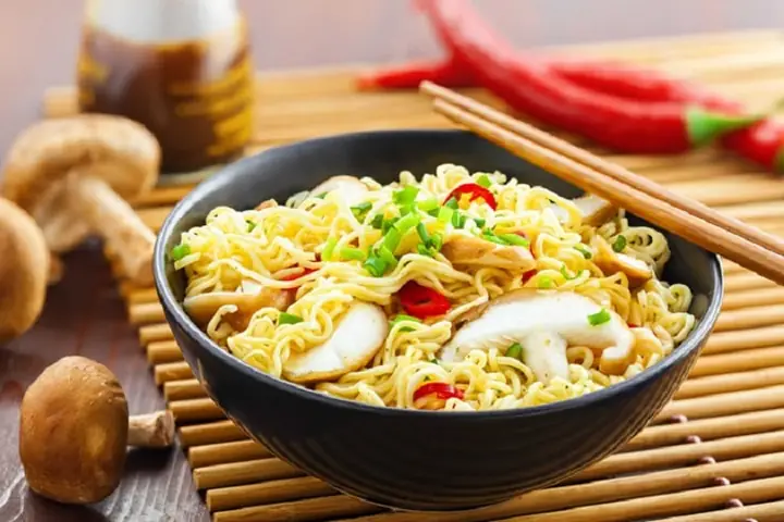 Bí Quyết Trình Bày Tô Mì Tôm Đẹp Như Tranh, Thu Hút Mọi Ánh Nhìn