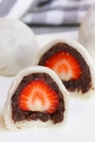 Hướng Dẫn Chi Tiết Cách Làm Ichigo Daifuku: Bánh Mochi Dâu Tươi Ngon Chuẩn Vị Hướng Dẫn Chi Tiết Cách Làm Ichigo Daifuku: Bánh Mochi Dâu Tươi Ngon Chuẩn Vị