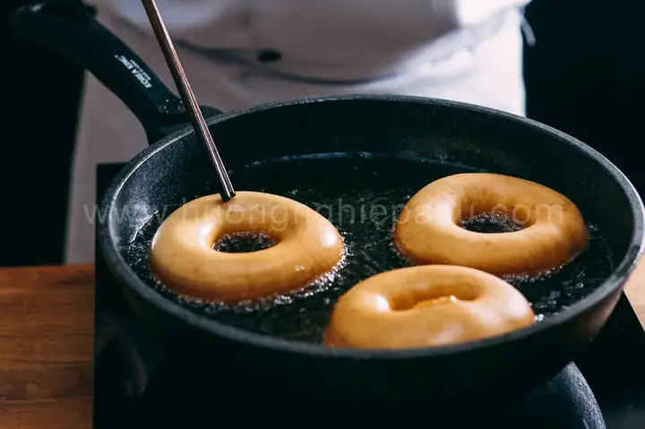 Bí Quyết Chuẩn Bị Nguyên Liệu Làm Bánh Donut Mềm Xốp Tại Nhà Bí Quyết Chuẩn Bị Nguyên Liệu Làm Bánh Donut Mềm Xốp Tại Nhà