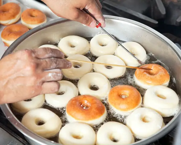 Bí Quyết Chuẩn Bị Nguyên Liệu Làm Bánh Donut Mềm Xốp Tại Nhà Bí Quyết Chuẩn Bị Nguyên Liệu Làm Bánh Donut Mềm Xốp Tại Nhà