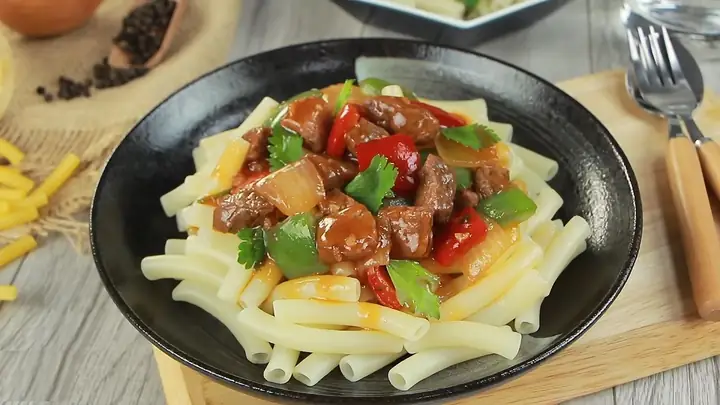 Nui Xào Bò Lúc Lắc: Công Thức Đơn Giản, Thơm Ngon Đậm Vị Nui Xào Bò Lúc Lắc: Công Thức Đơn Giản, Thơm Ngon Đậm Vị