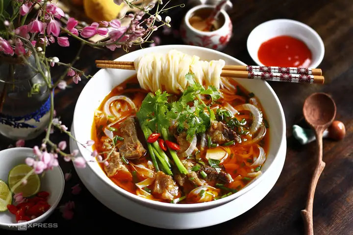 Phở Sốt Vang Là Gì? Khám Phá Món Ăn Giao Thoa Á Âu Phở Sốt Vang Là Gì? Khám Phá Món Ăn Giao Thoa Á Âu