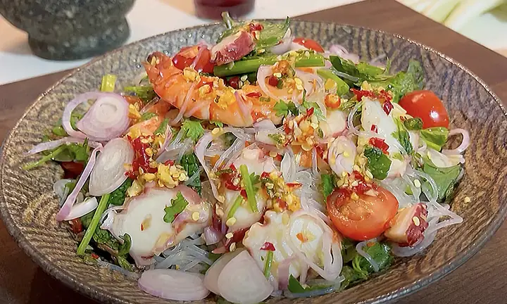 Cách Làm Salad Miến Tôm Kiểu Thái Chua Cay Chuẩn Vị Tại Nhà