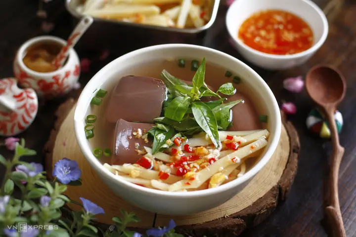 Tác Dụng Của Tiết Bò Luộc: Cẩm Nang Dinh Dưỡng Và Sức Khỏe Toàn Tập Tác Dụng Của Tiết Bò Luộc: Cẩm Nang Dinh Dưỡng Và Sức Khỏe Toàn Tập