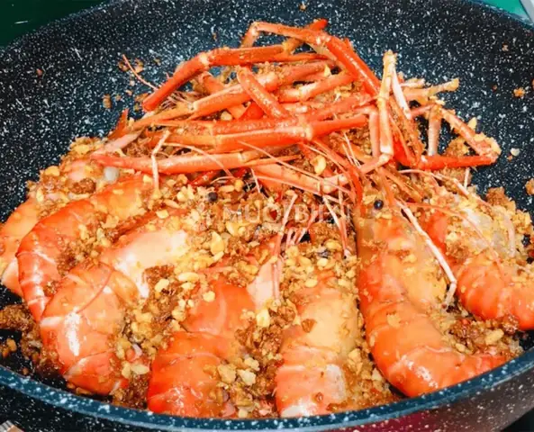 Tôm Càng Xanh Rang Muối: Bí Quyết Lớp Vỏ Giòn Rụm, Thịt Ngọt Dai Chuẩn Nhà Hàng Tôm Càng Xanh Rang Muối: Bí Quyết Lớp Vỏ Giòn Rụm, Thịt Ngọt Dai Chuẩn Nhà Hàng