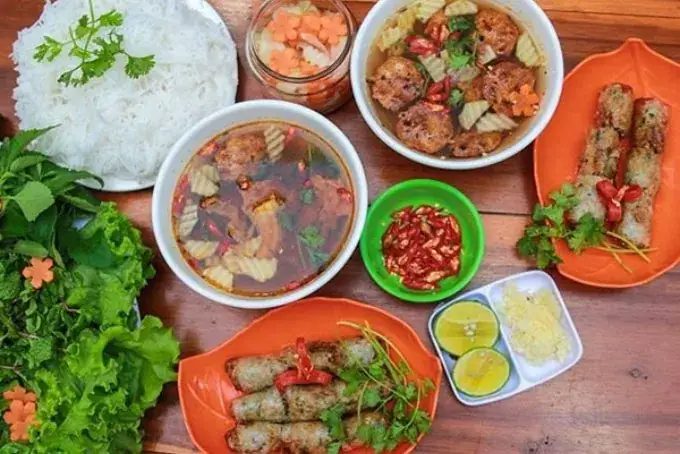 Bún Chả Hà Nội Cách Ăn Chuẩn Vị: Hướng Dẫn Thưởng Thức Từ A Đến Z