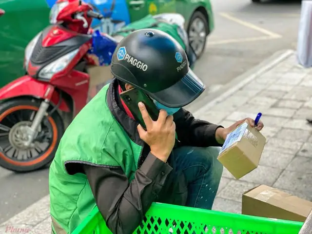 Ảnh Shipper Giao Hàng Ảnh Shipper Giao Hàng