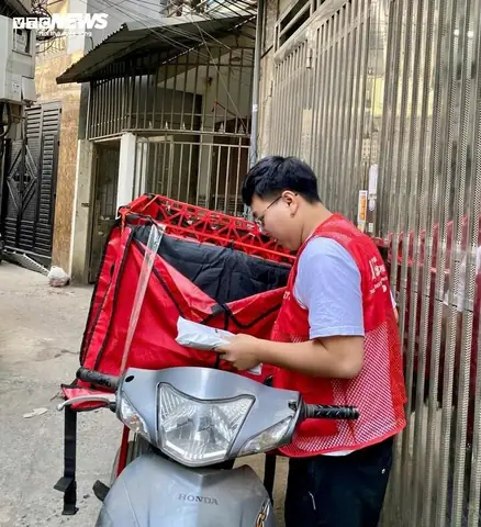 Ảnh Shipper Giao Hàng Ảnh Shipper Giao Hàng