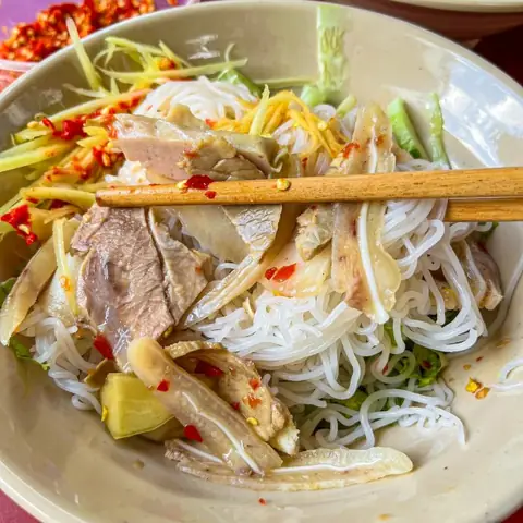 Top Quán Bún Mắm Nêm Nha Trang Ngon Nhất: Địa Chỉ & Review Chi Tiết
