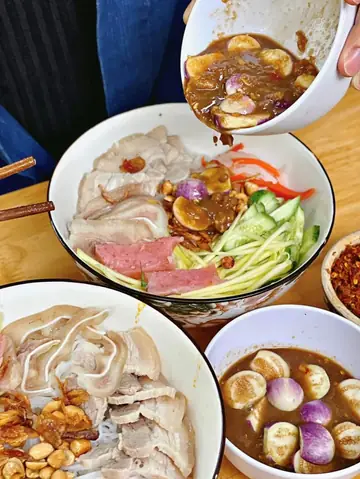 Top Quán Bún Mắm Nêm Nha Trang Ngon Nhất: Địa Chỉ & Review Chi Tiết