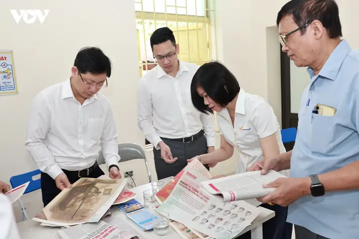 Bưu Điện Kiến Văn Bưu Điện Kiến Văn