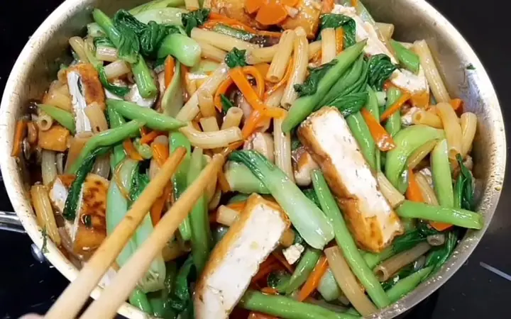 Cách Làm Nui Xào Chay Thập Cẩm Rau Củ Thơm Ngon, Dễ Làm Tại Nhà Cách Làm Nui Xào Chay Thập Cẩm Rau Củ Thơm Ngon, Dễ Làm Tại Nhà