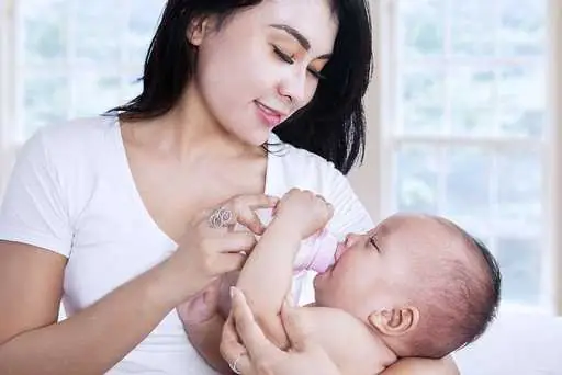 Cách Tập Cho Bé Bú Bình Hiệu Quả Cách Tập Cho Bé Bú Bình Hiệu Quả