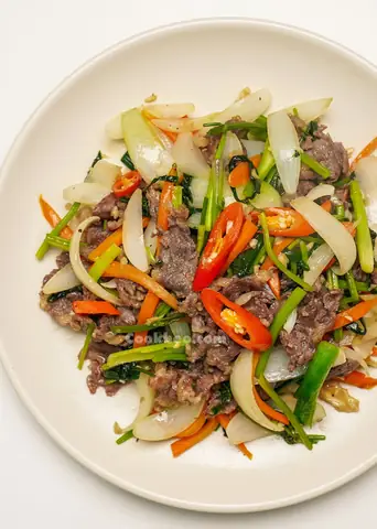 Cách Xào Sách Bò Với Hành Tây Giòn Ngon, Không Dai