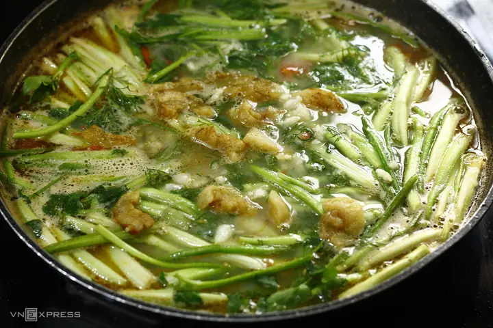 Hướng Dẫn Chi Tiết Cách Nấu Canh Khoai Tây Rau Cần Thơm Ngon Chuẩn Vị Thái Bình