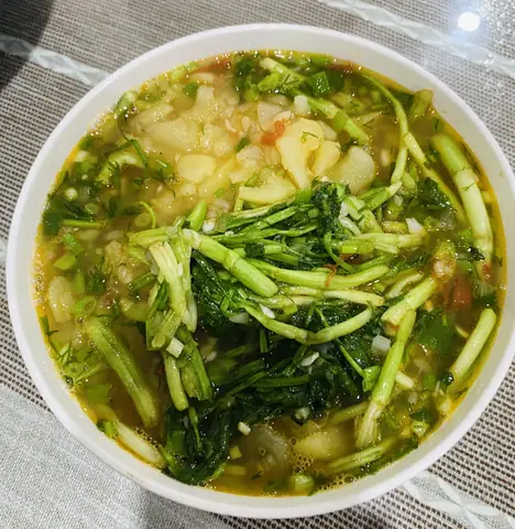 Hướng Dẫn Chi Tiết Cách Nấu Canh Khoai Tây Rau Cần Thơm Ngon Chuẩn Vị Thái Bình