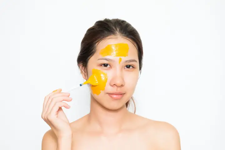 Đắp Mặt Nạ Tinh Bột Nghệ Mật Ong Đắp Mặt Nạ Tinh Bột Nghệ Mật Ong