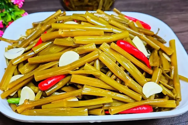Hướng Dẫn Chi Tiết Cách Làm Dưa Rau Muống Chua Ngọt Giòn Lâu