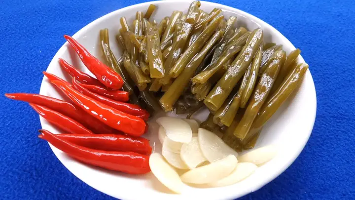Hướng Dẫn Chi Tiết Cách Làm Dưa Rau Muống Chua Ngọt Giòn Lâu