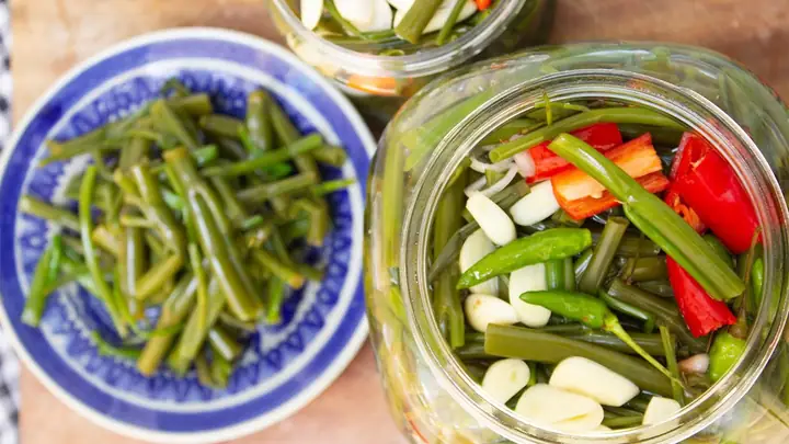 Hướng Dẫn Chi Tiết Cách Làm Dưa Rau Muống Chua Ngọt Giòn Lâu