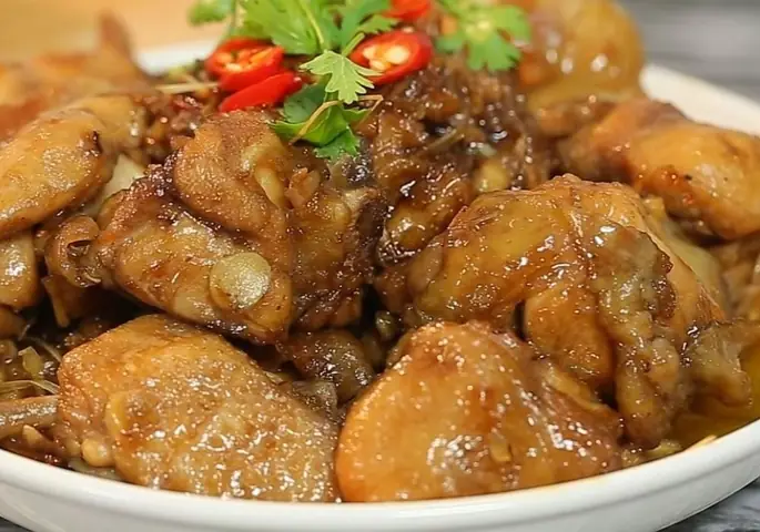Gà Om Xì Dầu Mật Ong: Công Thức Chuẩn Vị, Thơm Ngon Đậm Đà Tại Nhà Gà Om Xì Dầu Mật Ong: Công Thức Chuẩn Vị, Thơm Ngon Đậm Đà Tại Nhà