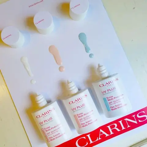 Kem Chống Nắng Clarins Màu Hồng Review
