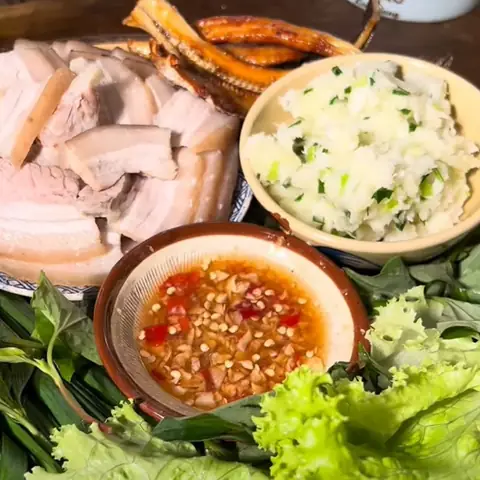 Khoai Mì Quết Cuốn Bánh Tráng: Cách Làm Chuẩn Vị Dân Dã Thơm Ngon Khoai Mì Quết Cuốn Bánh Tráng: Cách Làm Chuẩn Vị Dân Dã Thơm Ngon