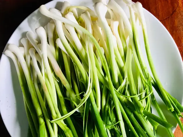 Lá Tỏi Có Ăn Được Không? Tác Dụng, Cách Chế Biến Và Lưu Ý