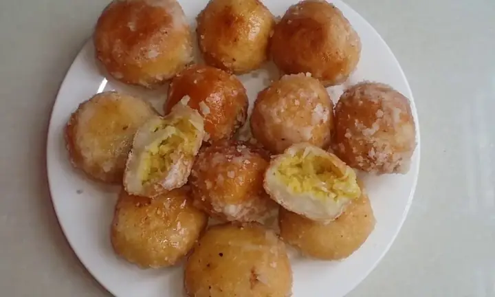 Hướng Dẫn Chi Tiết Cách Làm Bánh Rán Nhân Đậu Xanh Từ Bột Mì Giòn Rụm Tại Nhà