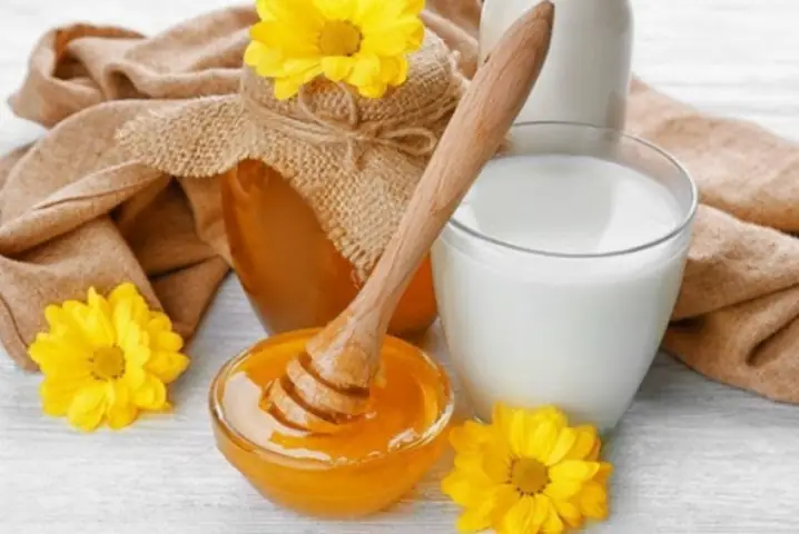 Mặt Nạ Sữa Tươi Và Mật Ong Mặt Nạ Sữa Tươi Và Mật Ong