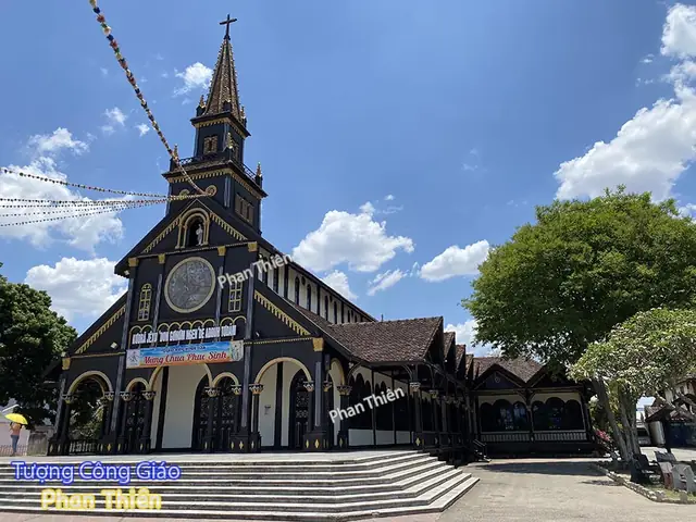 Nhà Thờ Gỗ Nhà Thờ Gỗ