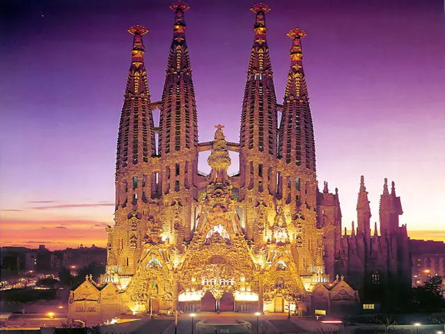 Nhà Thờ Sagrada Familia Nhà Thờ Sagrada Familia